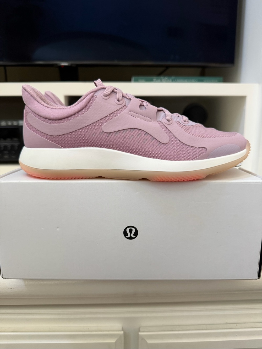 lululemon Light Pink Women's Strongfeel Train with NEW IN BOX sz 8
